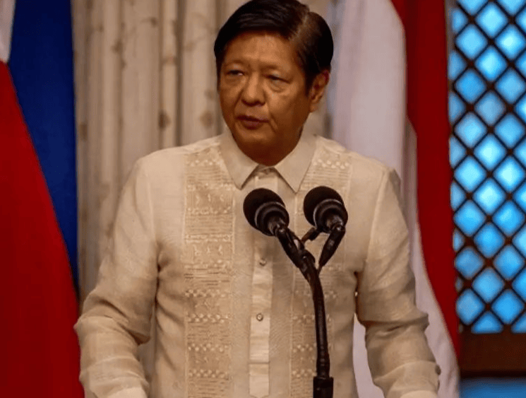 菲政坛一夜大变,杜特尔特家族等到翻盘机会?军方表态绝不插手