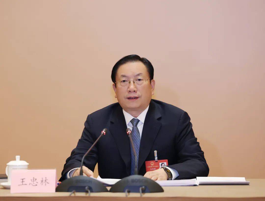 湖北代表团举行第一次全体会议 推选王忠林为代表团团长