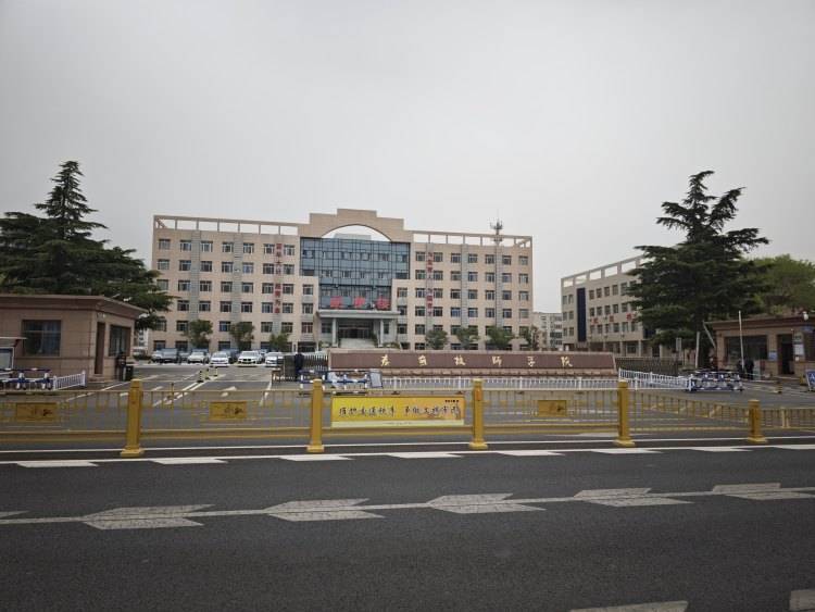 山东一任教31年教师临近退休突遭解聘,学校回应