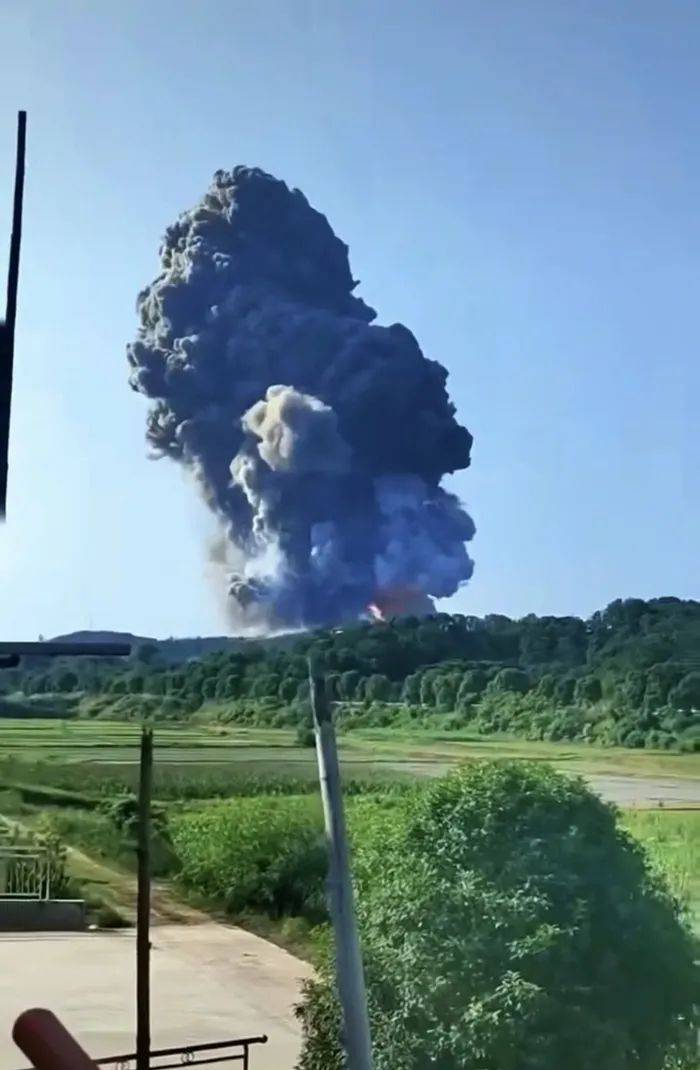 湖南烟花厂爆炸已致2人失联9人受伤，涉事企业上月曾因改变工房用途被处罚