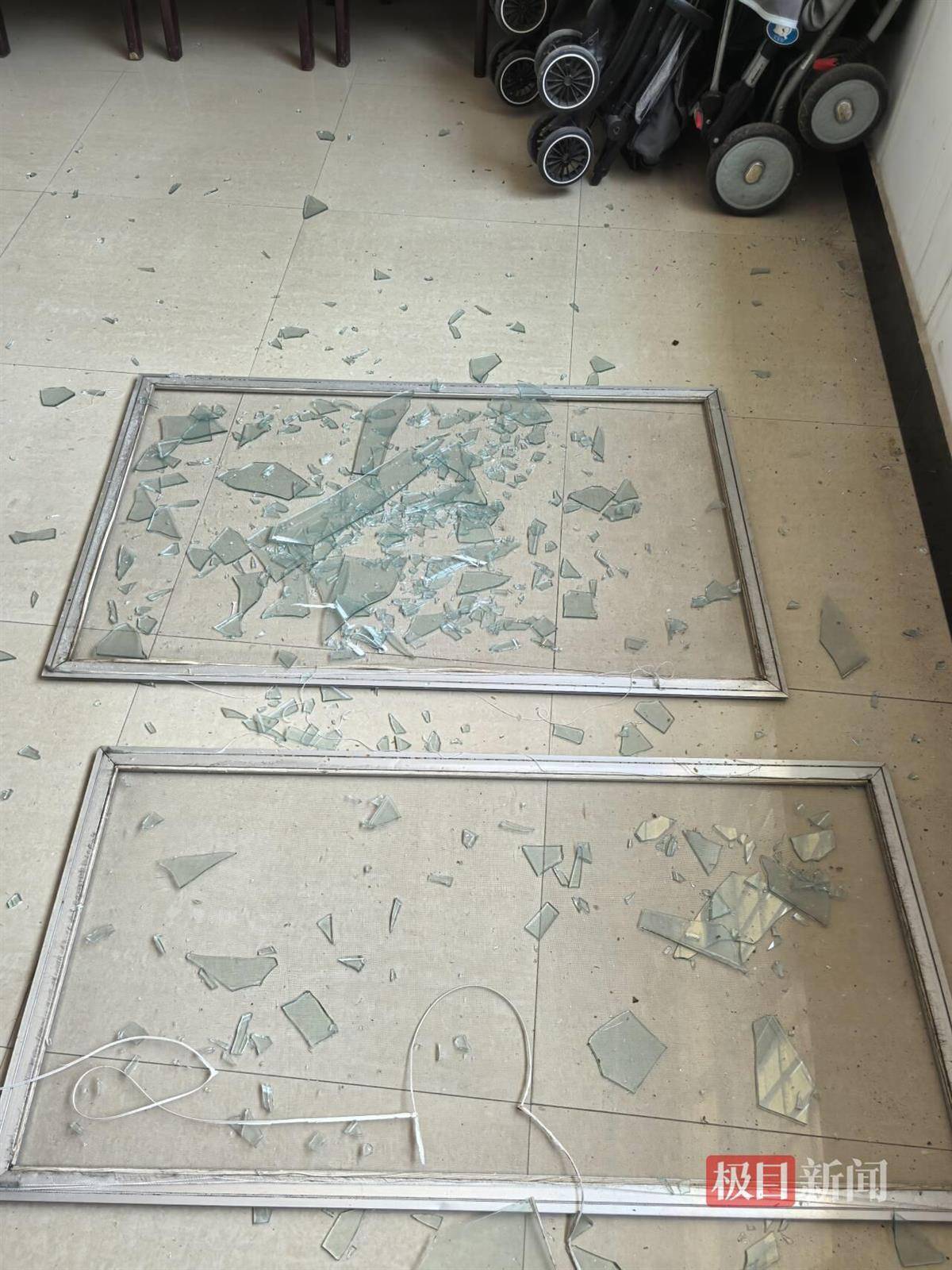 常德烟花爆炸现场附近多栋民房不同程度受损，居民称家里10多个窗户被震坏