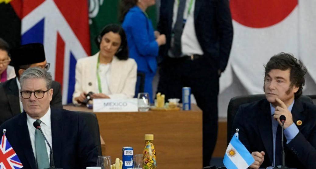 英国和阿根廷密谋南大西洋“抗中亲美”,回身看到马岛,又犹豫了