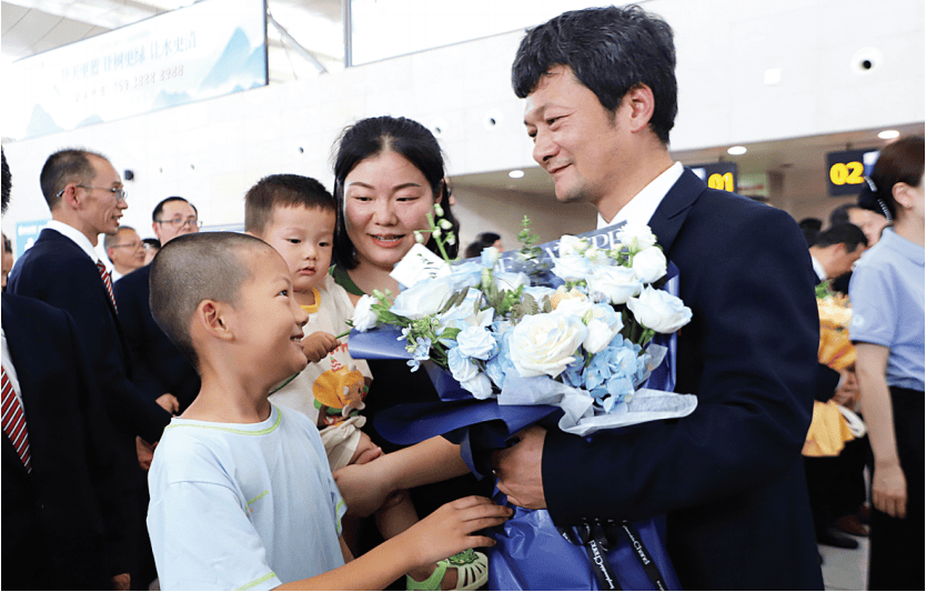 南阳承派的第25批援赞比亚中国医疗队队员载誉归来