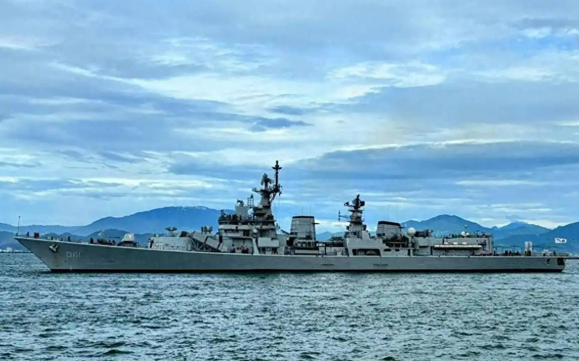 印度开始了!四艘主力舰潜入南海,黄岩岛搅局,毫不掩饰对华敌意