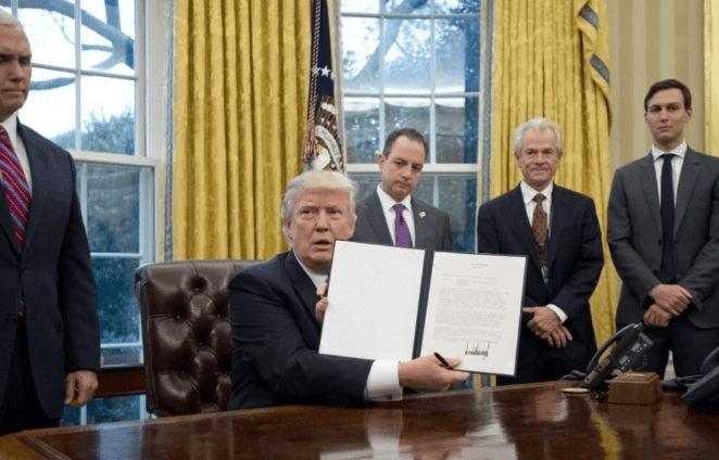 谈到晚上8点,特朗普开出访华条件,北京不用给美国留座位了?