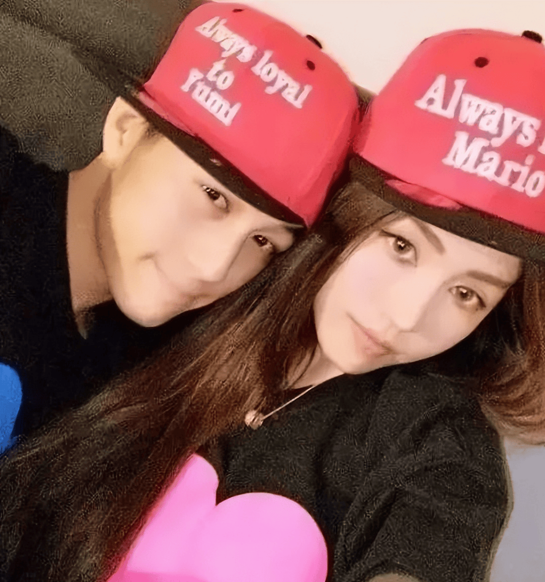 考古|何猷君五年3次辟谣私生子传闻,亲妹妹也卷入风波,本尊:这瓜连我也不懂