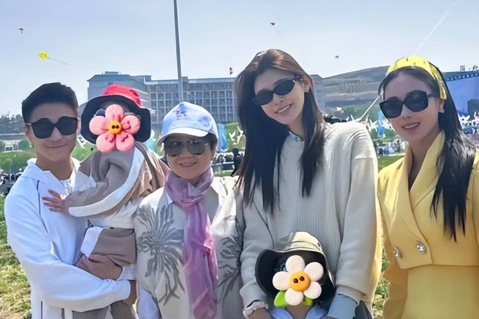 考古|何猷君五年3次辟谣私生子传闻,亲妹妹也卷入风波,本尊:这瓜连我也不懂