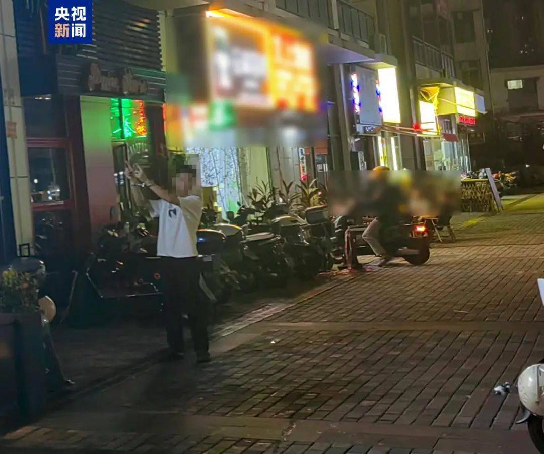 林某(男,24岁),高空抛下自行车等,被刑事拘留!