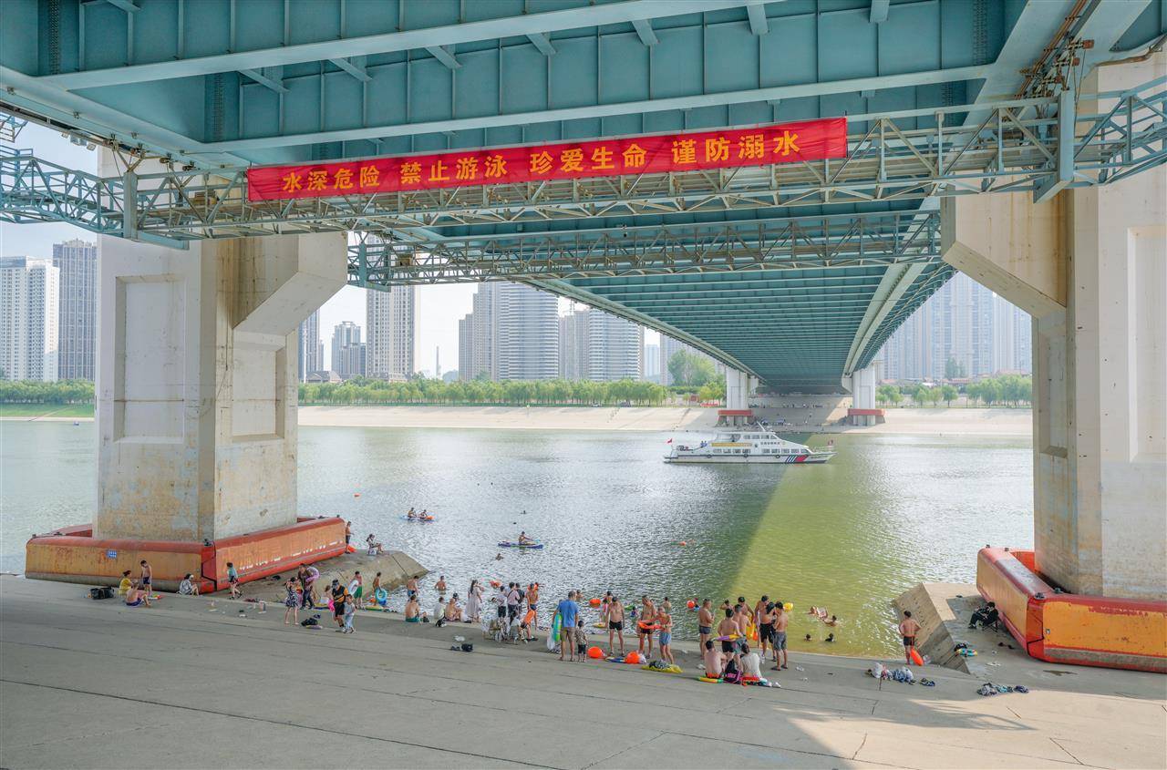 武汉多部门联合行动并提醒市民:远离两江通航水域,莫让消暑变险情