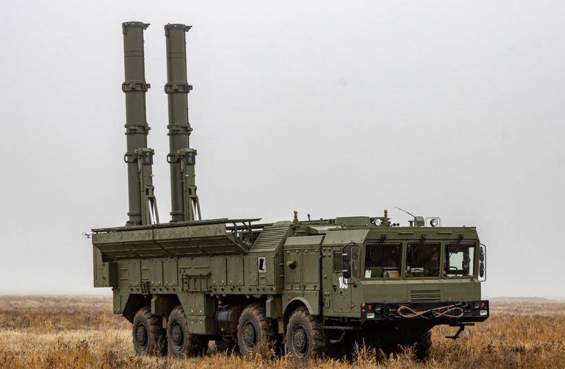 13发13中!乌军战略机场剧烈爆炸,炸出小太阳,美国这次损失大了