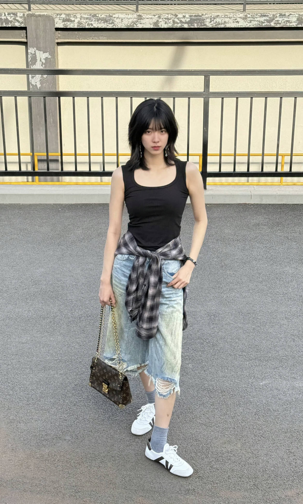 杨幂欧阳娜娜都爱穿的宽腿中裤,今夏火成这样啦?