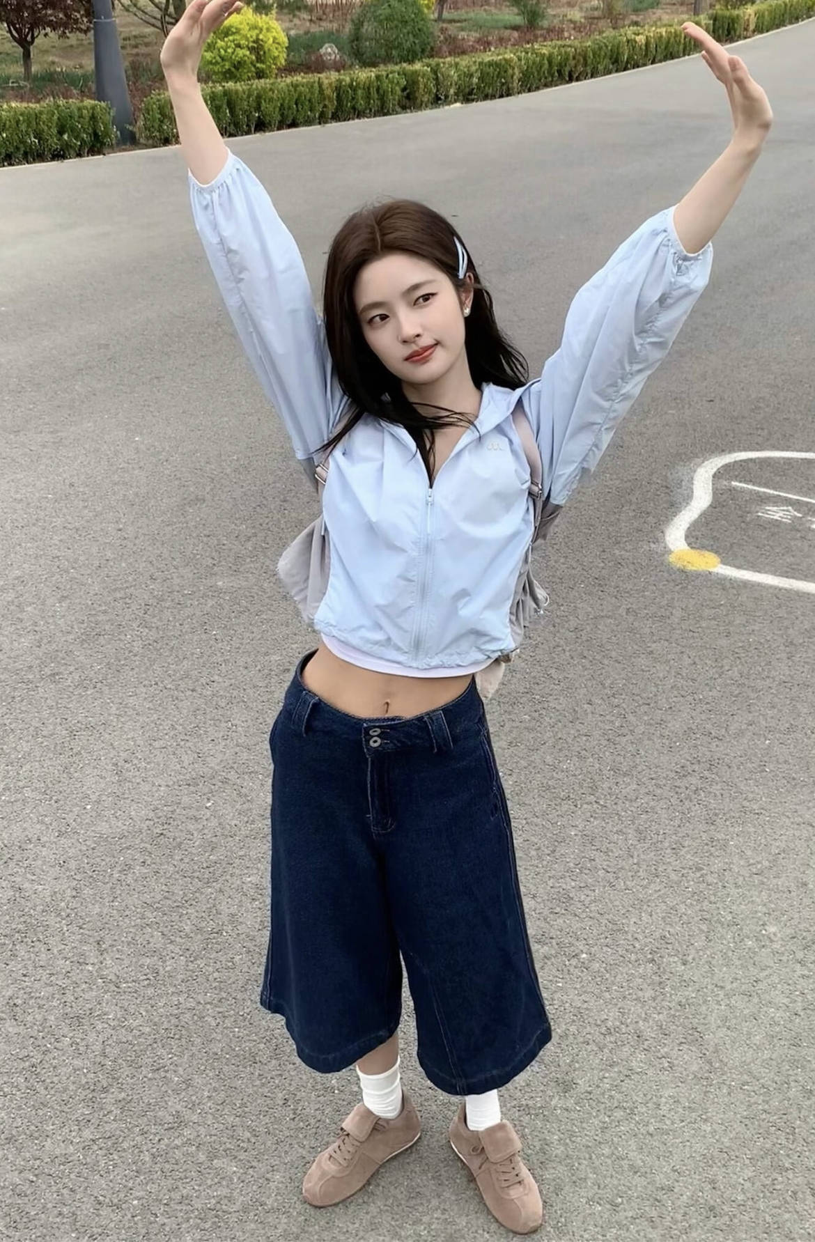 杨幂欧阳娜娜都爱穿的宽腿中裤,今夏火成这样啦?