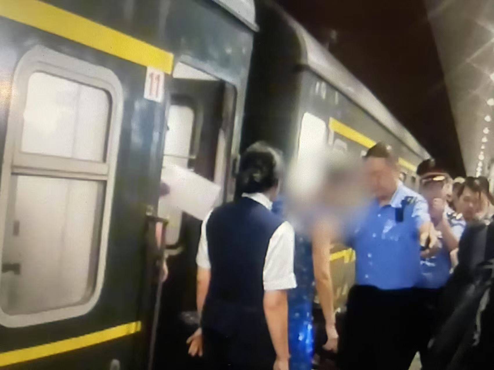 女子火车上“霸座”不听劝,抵达北京后行政拘留7天!