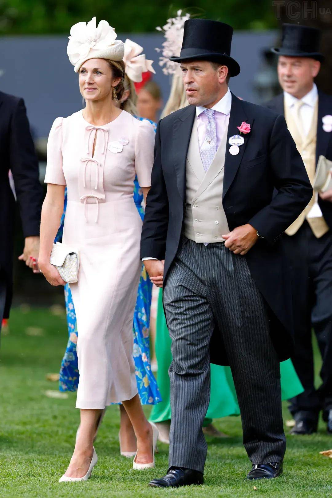 45岁离异带娃女护士嫁英国王室,比短剧更精彩!