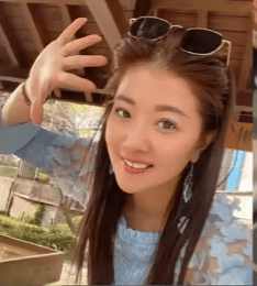 女艺人撞警逃逸被当场压制,躺地大喊“不能呼吸”,事后否认冲撞!