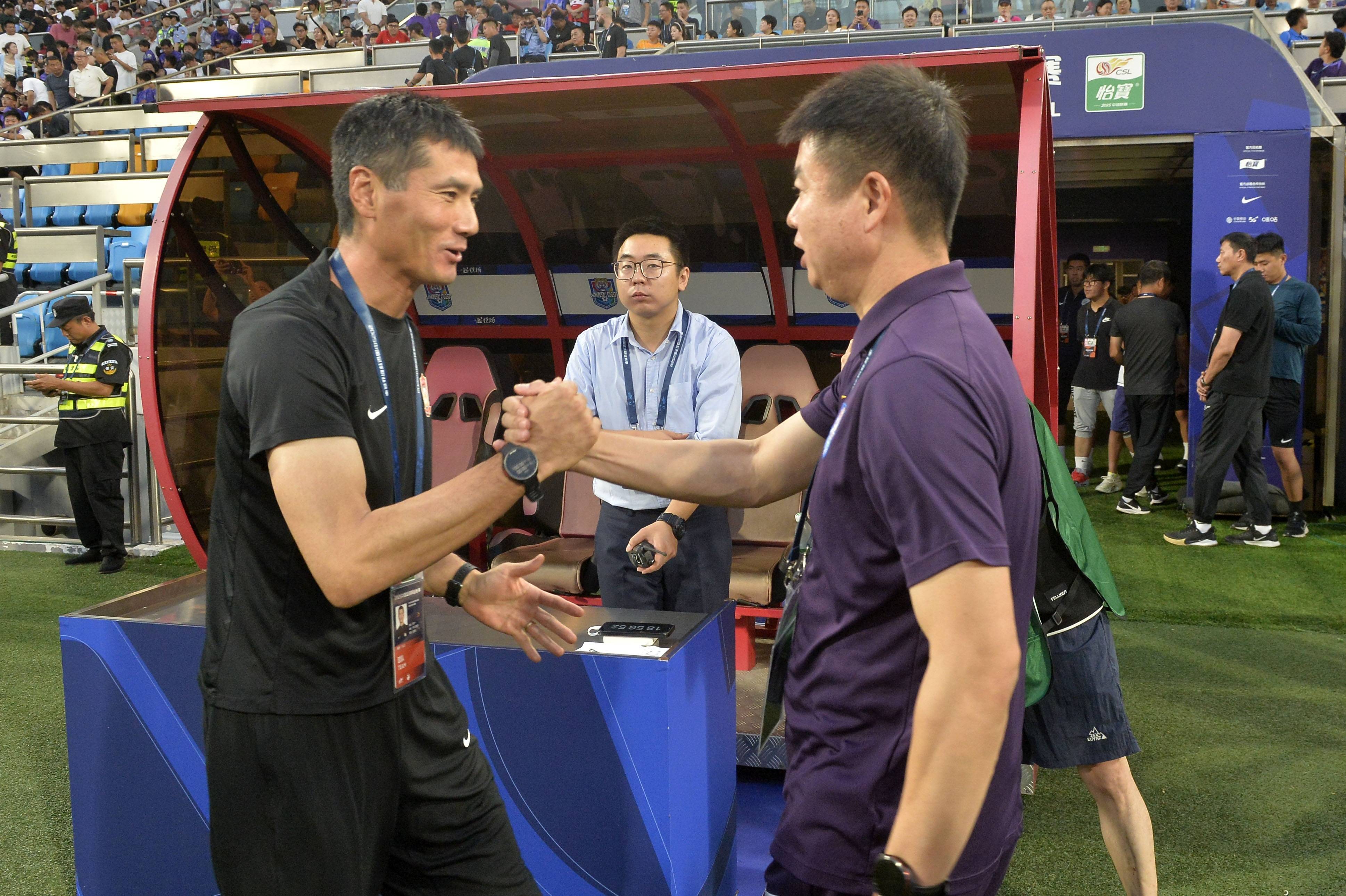 邵佳一:津门虎下半场2次变换阵型,这就是于指导的能力所在