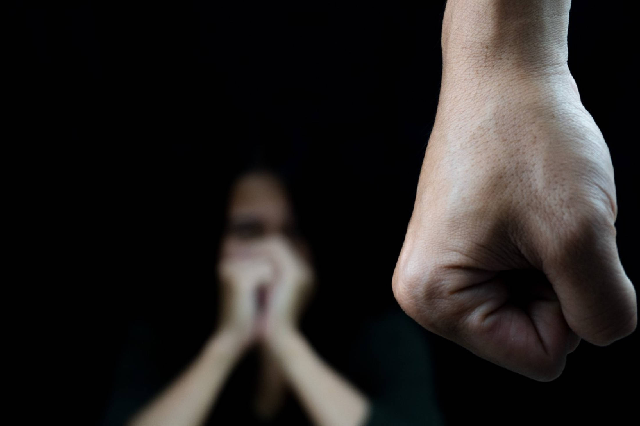 家暴者毒杀子女:悲剧焦点不在离婚冷静期