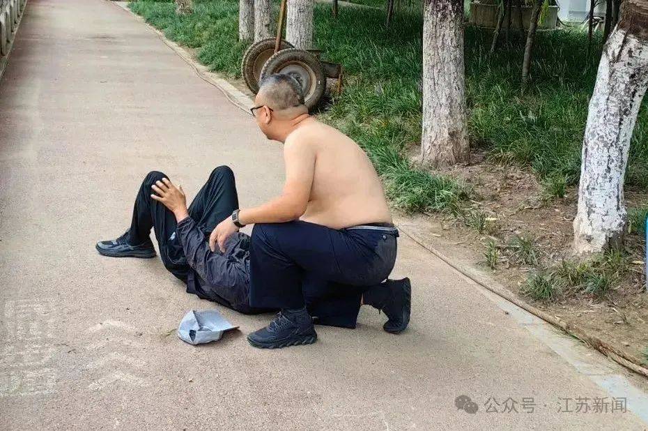 石家庄一公安局副局长“赤膊上阵”,扑倒诈骗分子