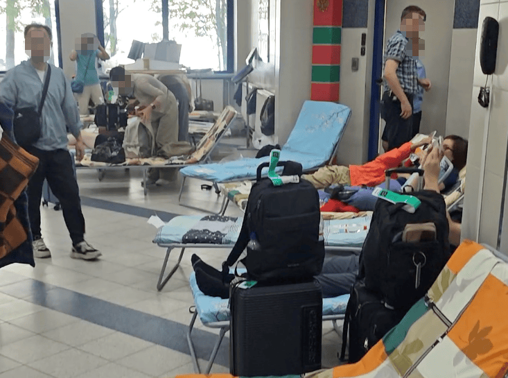 国航一伦敦飞北京波音777航班因机械故障备降俄罗斯,乘客发声:机场提供折叠床休息,正等待航班接大家回国