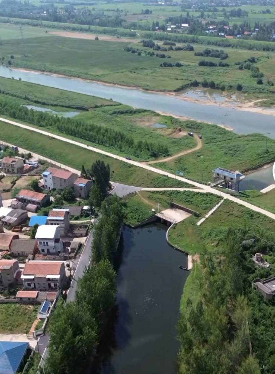 “比厕所的水还臭”,湖北云梦县现一条10公里长黑臭河流?当地:已成立专班处理