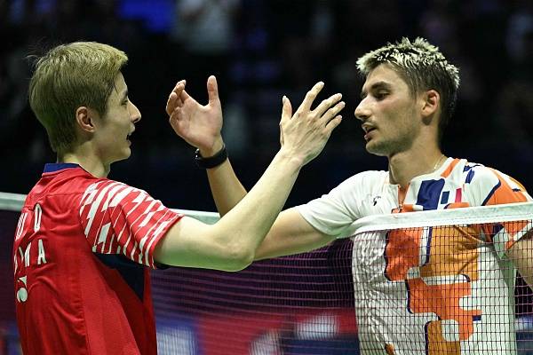 羽毛球世锦赛|石宇奇翁泓阳反客为主连胜“中法对决”,国羽男单确保四强名额