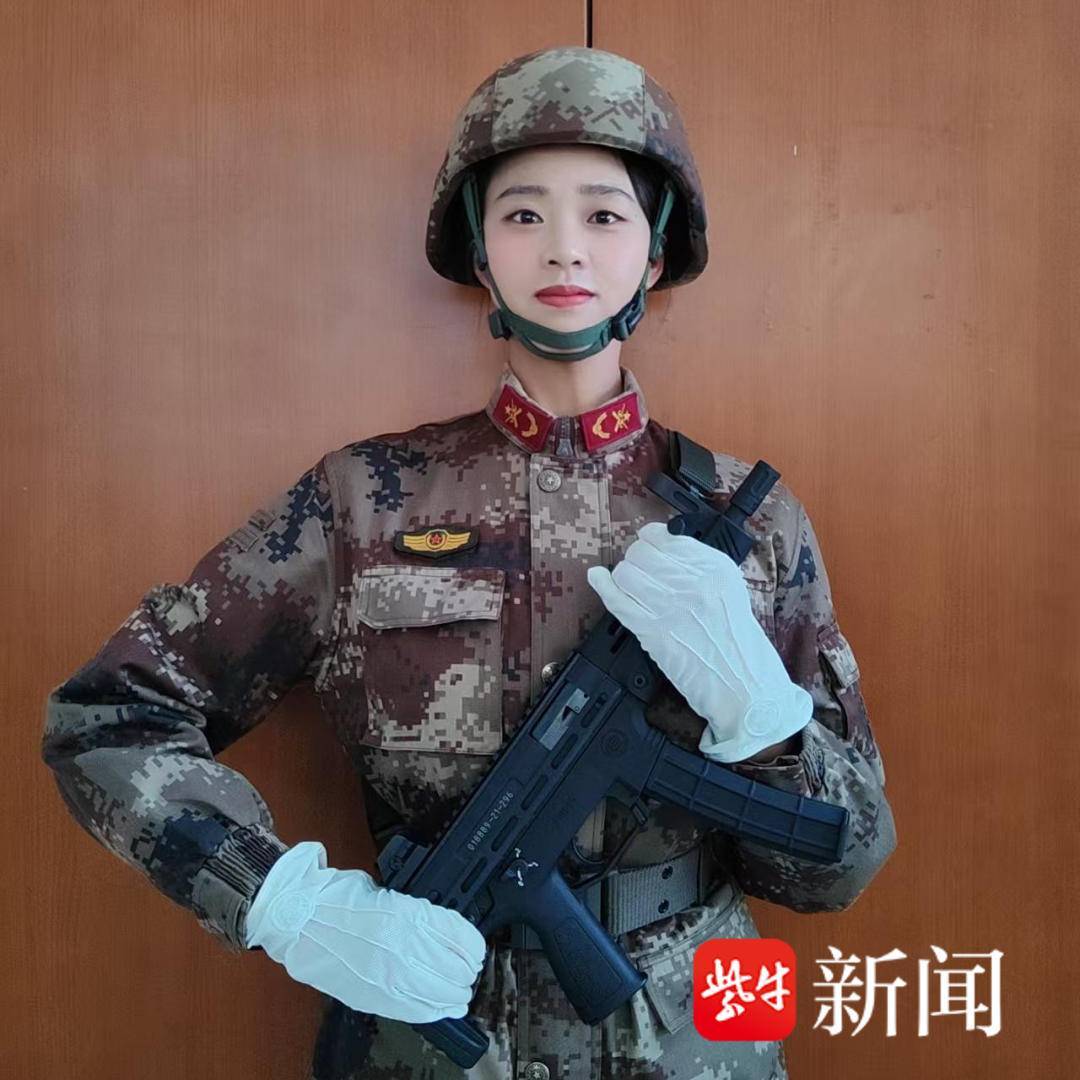 今天,来自南京湖南路女子民兵连的她们在天安门广场接受检阅