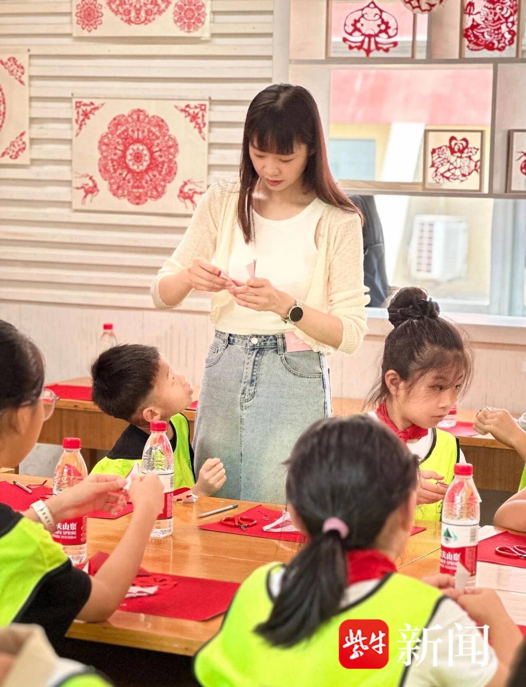 今天,来自南京湖南路女子民兵连的她们在天安门广场接受检阅