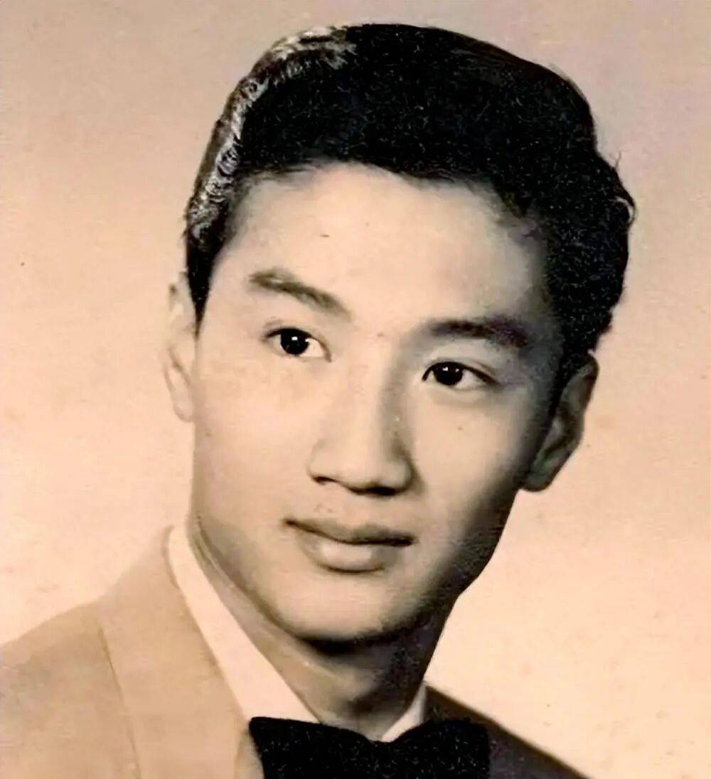 考古|89岁谢贤现身依旧时髦!与小49岁女友分手后开搞事业,疑已交代后事的他太潇洒