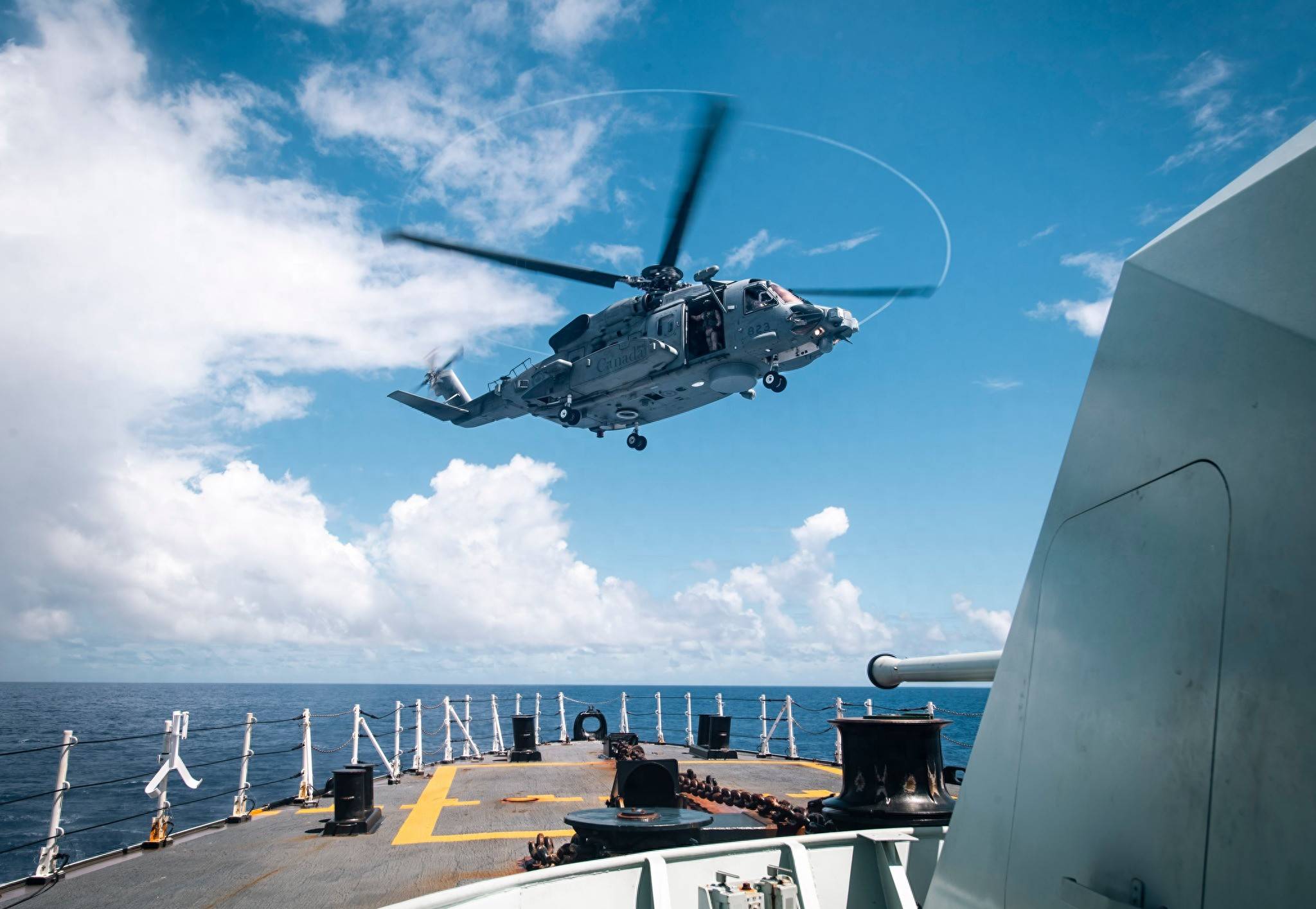 台岛海峡对峙升级，外军机突然向直10逼近，结果下一刻又老实了