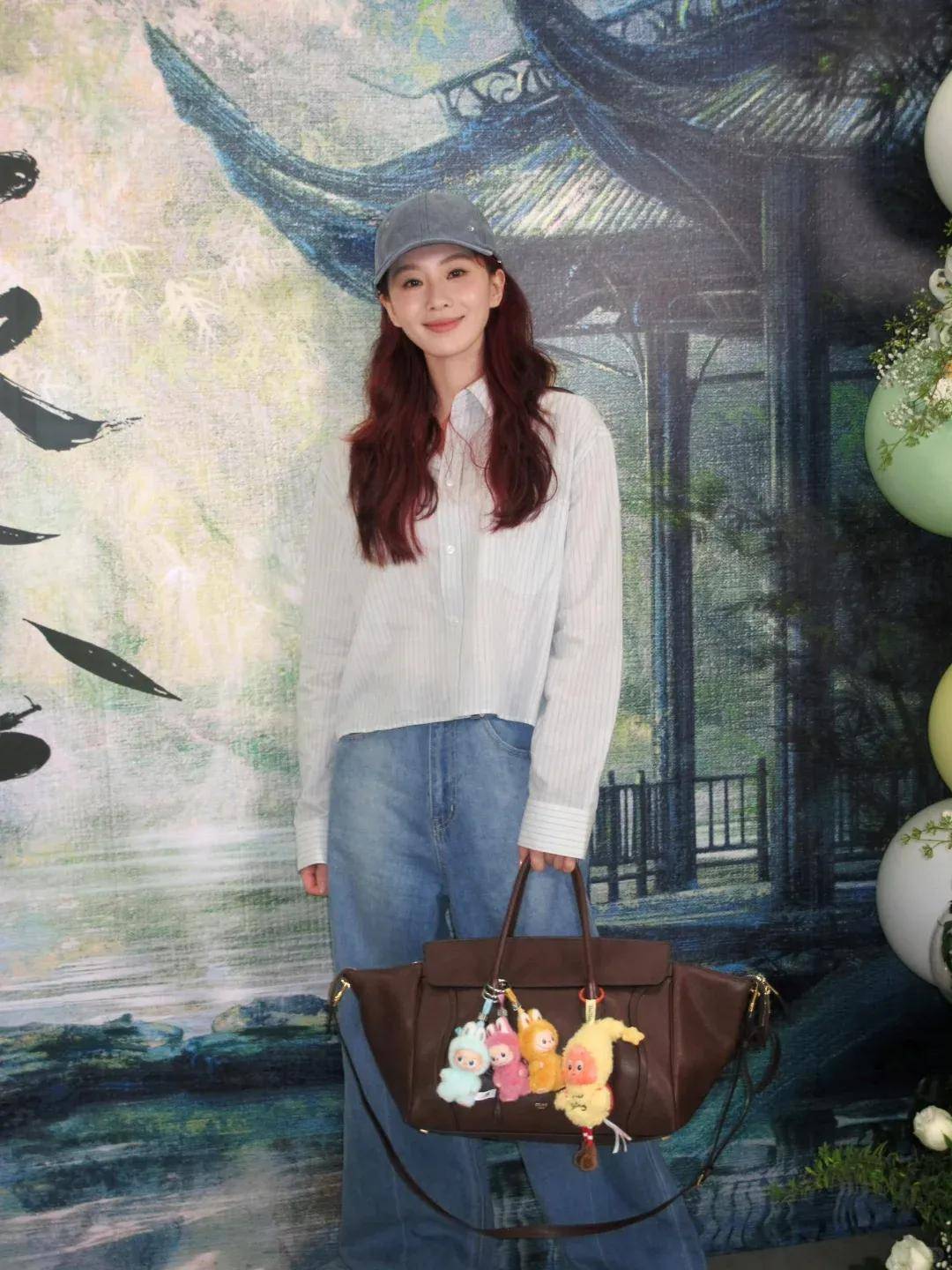 杨幂把钥匙扣扎在马尾上,瞬间实现满39减20!