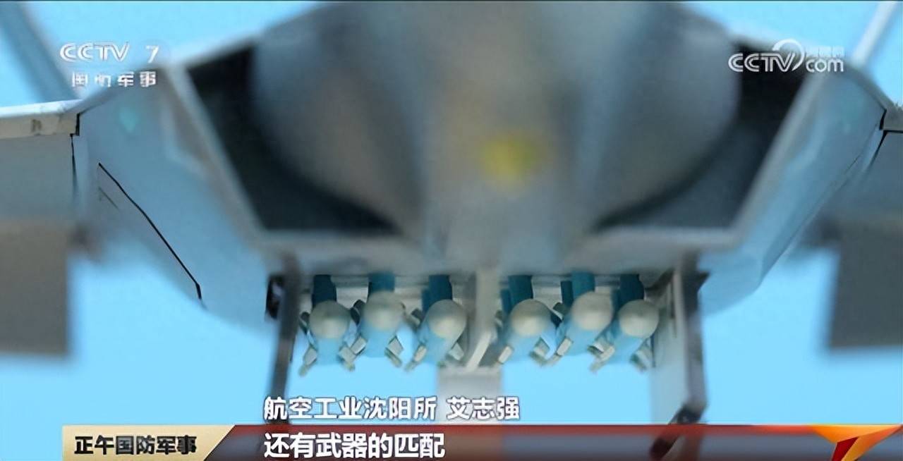 歼-35弹舱细节公开:6枚霹雳-15只是前菜,真正的王牌是神秘弹药