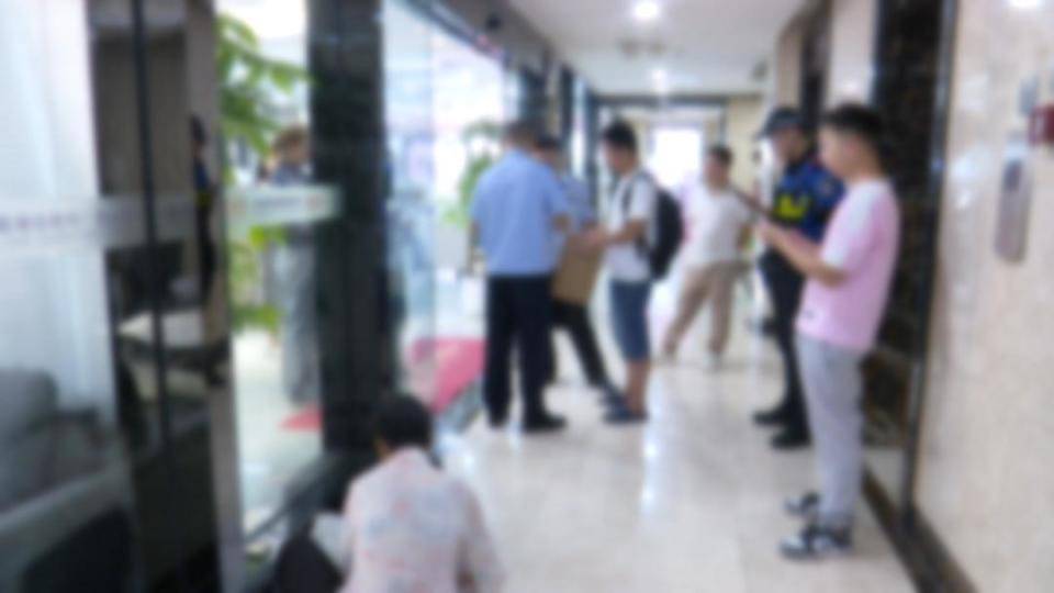 男子花30万讨老婆,一个月不到人财两空!婚介所回怼记者:再拍我就对你不客气