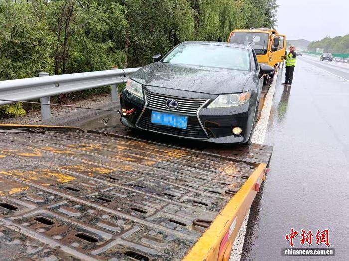 京昆高速山西阳泉段:货车铰链掉落致16辆车受损案件告破