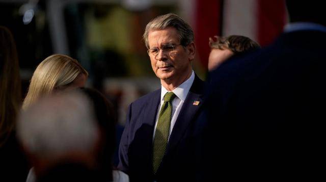 中美谈了6小时,特朗普感叹:美国不行了!西班牙收到中方大礼