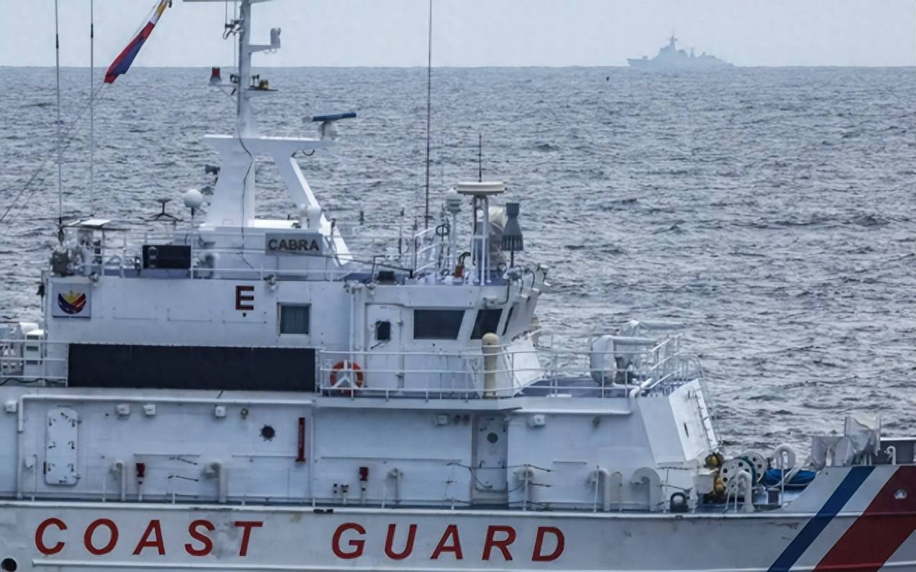 美日菲南海军演，菲舰喊话中国战舰撤退，解放军双语硬刚：我是主权舰，你管不着！