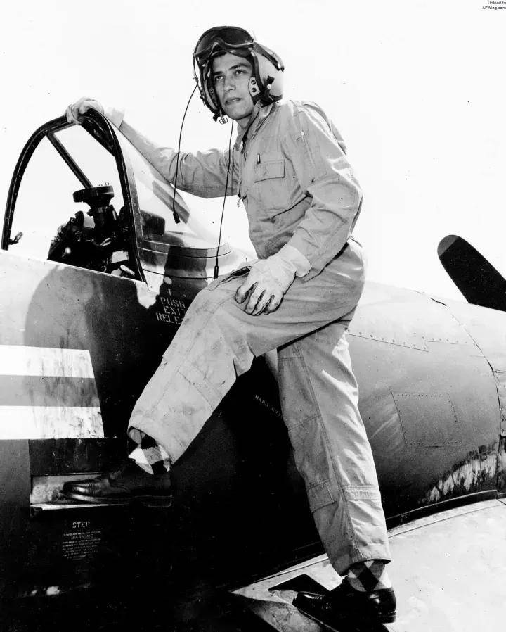 央视曝光!歼-35A改用内置登机梯,和F-35的一模一样?