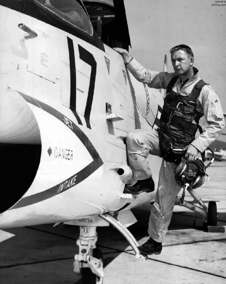 央视曝光!歼-35A改用内置登机梯,和F-35的一模一样?