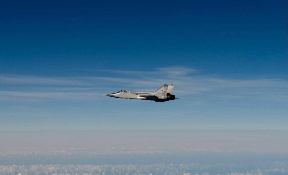 干得漂亮!俄军战机飞越波兰钻井,探出北约虚实,美法英波未反应