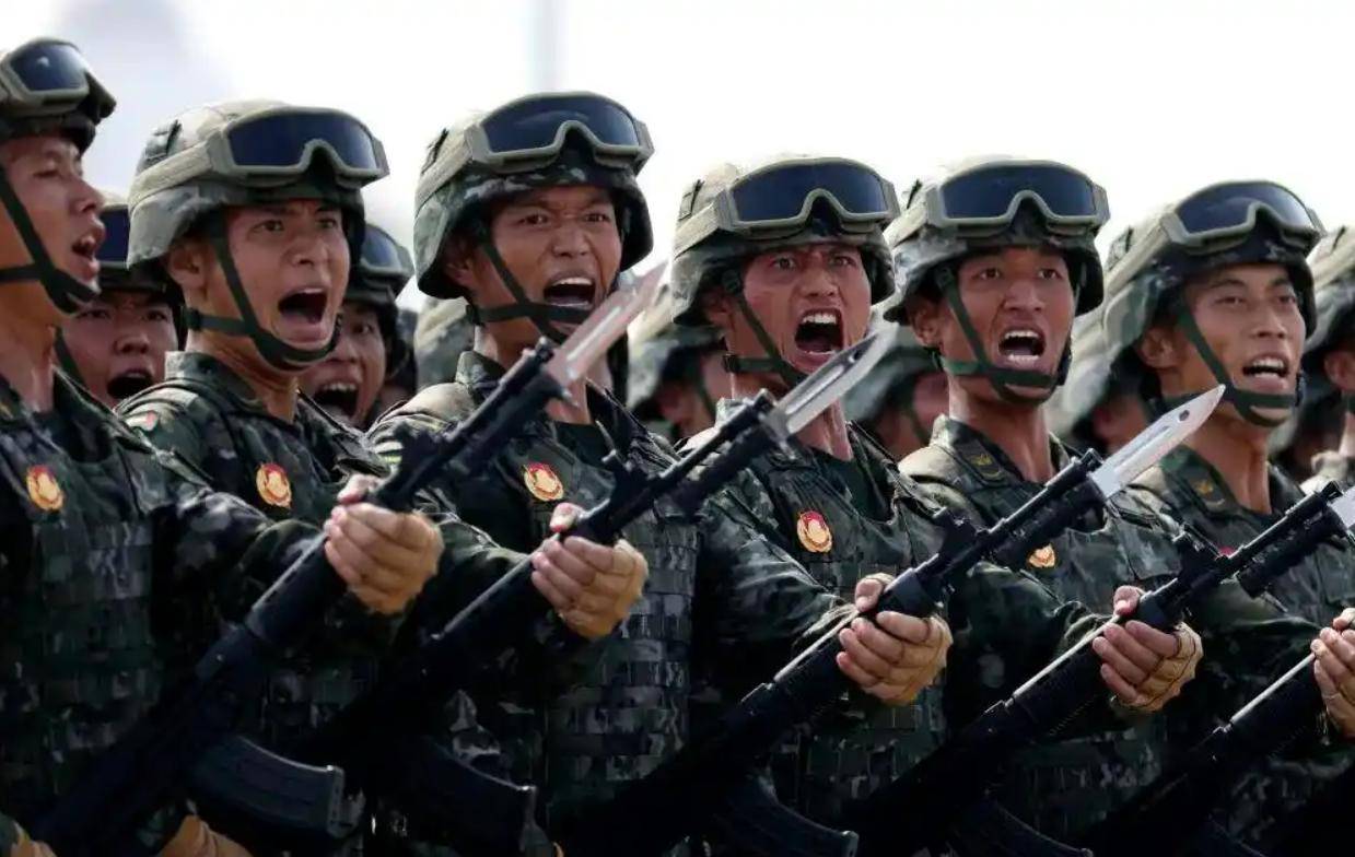 歼35赢了,美国前驻华大使提醒:中国实力远比想象的强大,不能再低估中国实力!