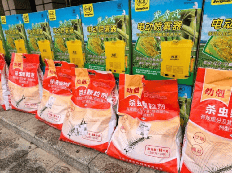 江门居民收到群发短信要求“台风天在家灭蚊”?社区提醒:台风带来降水,需注意灭蚊