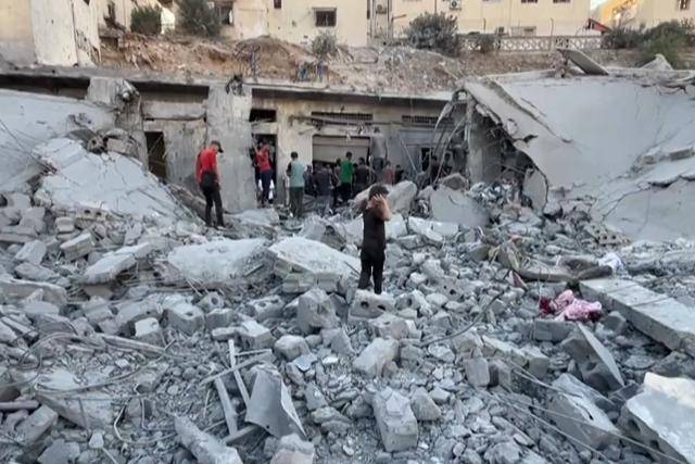 以军袭击加沙多地，继续向加沙城中心推进