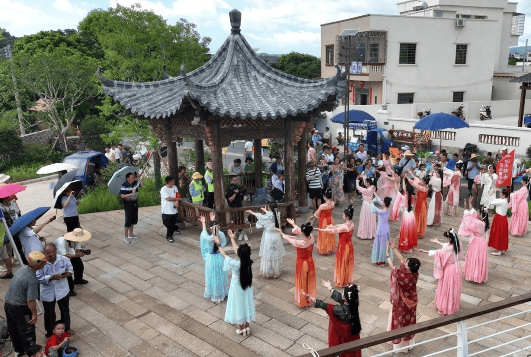 小村庄上演最美“变形记”,微短剧开启乡村振兴新篇章