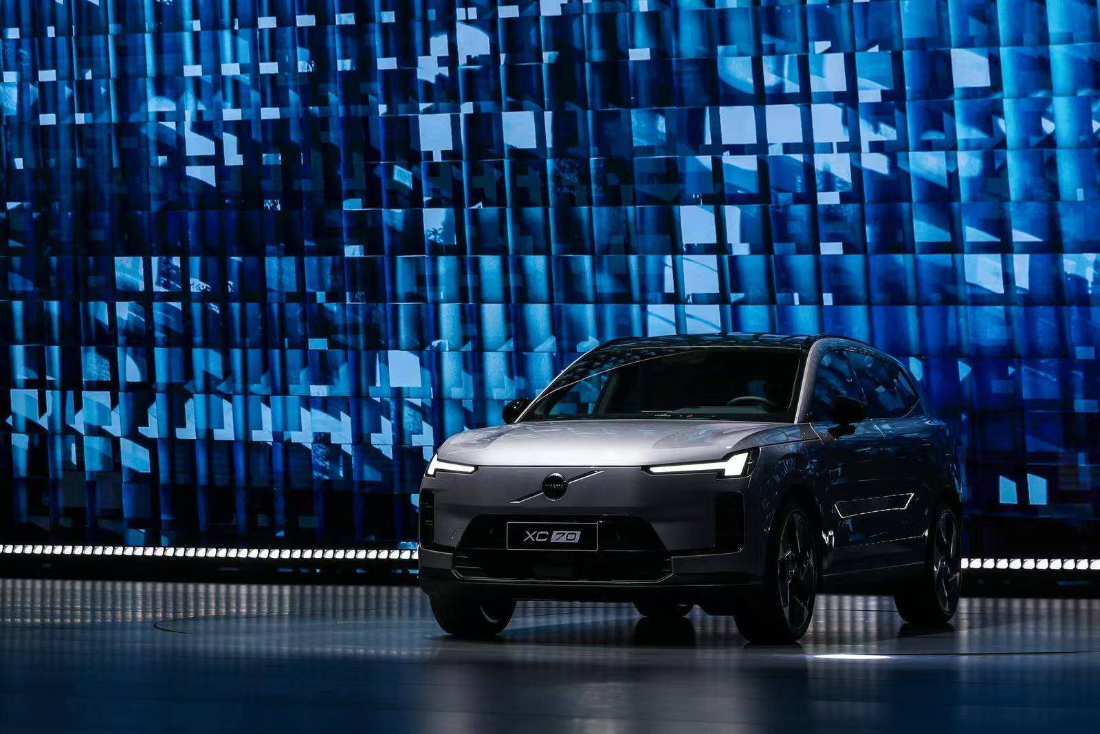 “豪华插混第一车”，比预售便宜3万元，26.99万元起的沃尔沃XC70能否突围？