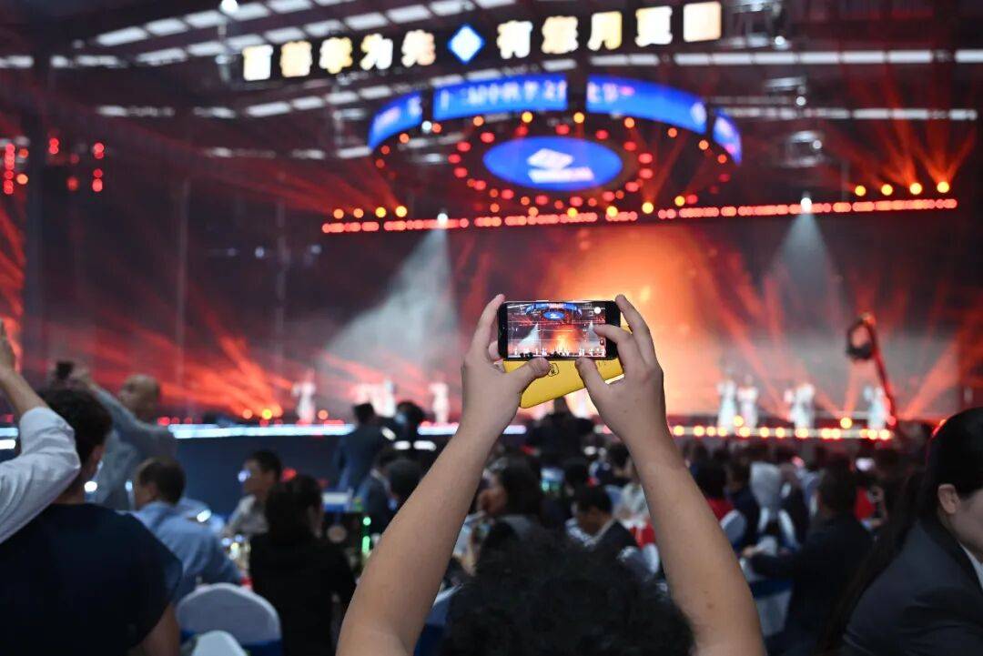 河南矿山崔培军又发钱!将宴请19000余人,每位员工父母发600元