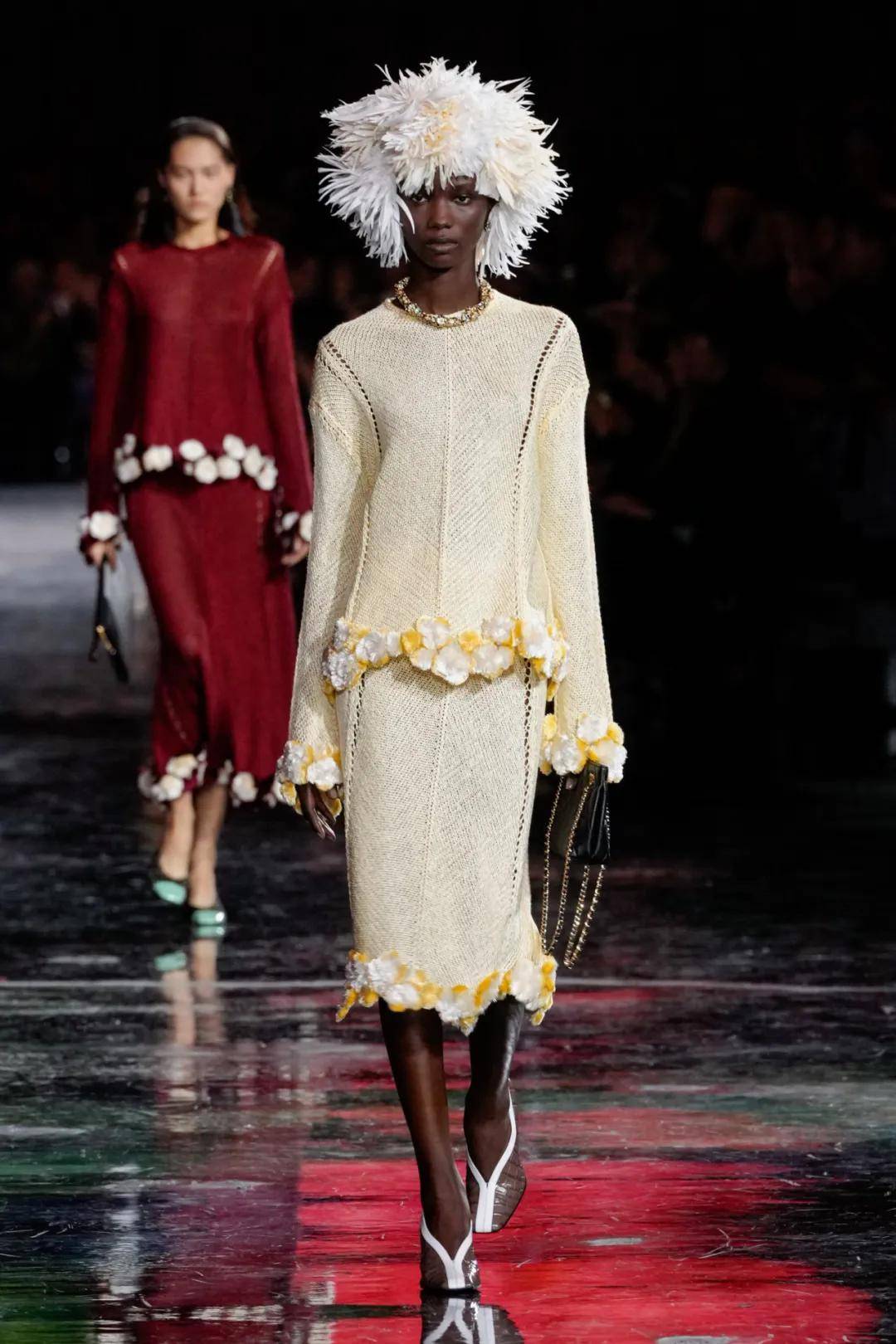 周迅、窦靖童、刘雯、井柏然同框围观香奈儿的新秘密