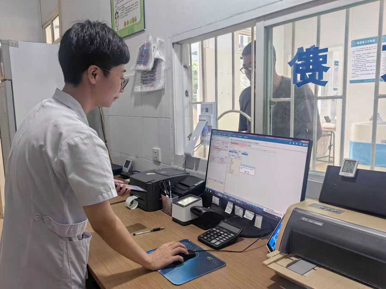 象山一乡村有位“艾”姑娘,她的“灸”手让600多位老人暖到心里